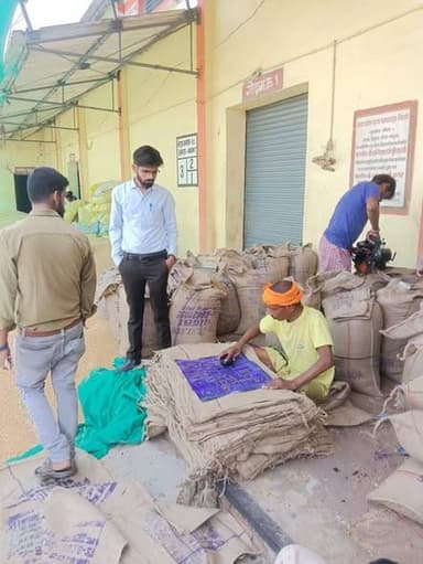 कलेक्टर के निर्देशन में जिले में गेहूँ उपार्जन कार्य सुचारू रूप से जारी
कलेक्टर डॉ. योगेश तुकाराम भरसट के निर्देशन में ...