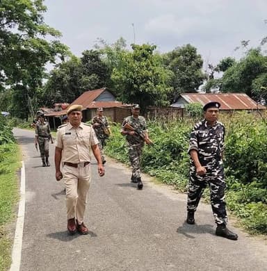 किशनगंज जिला अंतर्गत थानाध्यक्ष दिघलबैंक और एसएसबी (SSB) के बीच बेहतर समन्वय और सीमा सुरक्षा को मजबूत करने के उद्देश्य स...
