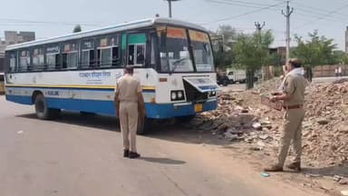 सूरतगढ़: रोडवेज बस की टक्कर से भाई-बहन गंभीर घायल, हादसे के बाद लोगों ने लगाया जाम और कार्रवाई की मांग की