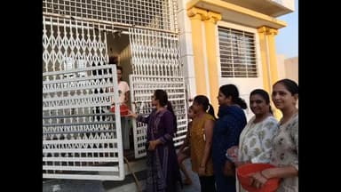 ઝાલોદ: ઝાલોદ નગરમાં સેવાભાવી મહિલાઓ દ્વારા પક્ષીઓ માટે 100 પાણીના કુંજનું વિતરણ કરાયા