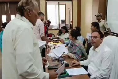 🔹कलेक्टर श्री तिवारी ने जनसुनवाई में सुनीं 117 आवेदकों की समस्यायें, अधिकारियों को दिये त्वरित निराकरण के निर्देश
कटनी...