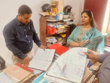 आज दिनांक 12.05.2026 को अनुमंडल पदाधिकारी अरेराज सुश्री अंजली शर्मा के द्वारा हरसिद्धि प्रखंड कार्यालय में प्रखंड स्तरीय...