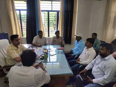 आज प्रखंड कार्यालय, छौड़ादानो में “सहयोग शिविर” के प्रभावी संचालन एवं प्राप्त जन-शिकायतों/आवेदनों के त्वरित निष्पादन की ...