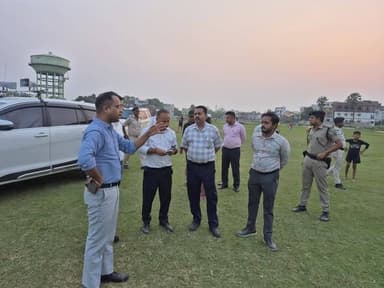 जिलाधिकारी श्री वैभव श्रीवास्तव ने आज हवाई अड्डा छपरा के चहारदीवारी निर्माण के जारी कार्य का स्थलीय निरीक्षण किया. निरीक...