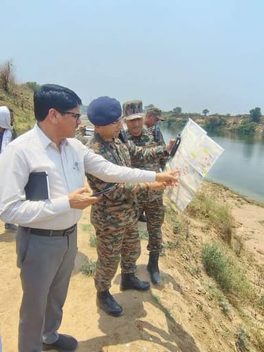 संयुक्त बाढ़ राहत एवं रेस्क्यू दल ने संवेदनशील क्षेत्रों का किया निरीक्षण
जिले में मानसून के दौरान संभावित बाढ़ की स्थिति...