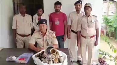 कोढ़ा: रौतारा दुर्गा मंदिर चोरीकांड का पुलिस ने किया खुलासा, लेलहा चौक से चोरी के आभूषणों के साथ दो आरोपी गिरफ्तार