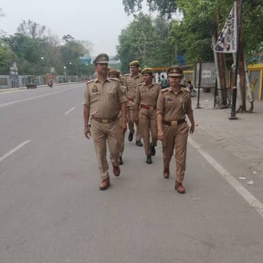 #Etawahpolice
#Footpatrolling
⏭️SSP इटावा@BrijeshS_211 के निर्देशन में थाना सिविल लाइन पुलिस द्वारा थाना क्षेत्रान्तर्...