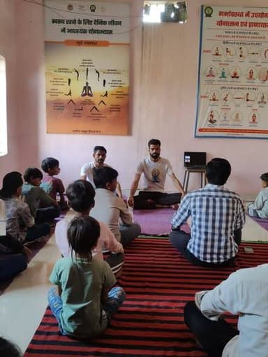 "घर घर योग हर व्यक्ति निरोग" थीम पर आयुष्मान आरोग्य केन्द्रों पर कराया योगाभ्यास
---
आयुष विभाग मध्यप्रदेश शासन द्वारा...