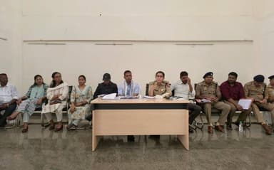 #DM_KD श्री कपिल सिंह, #SP_KD @shraddha_pn ने कल्याण मण्डपम रनियां में फैक्ट्री मालिकों/प्रबंधकों के साथ गोष्ठी आयोजित क...