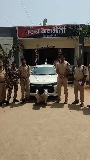 शिवपुरी: थाना भौंती पुलिस द्वारा साइबर ठगी के अपराध में कार्यवाही
सोशल मीडिया पर फर्जी एकाउंट बनाकर अश्लील फोटो व वीडिय...