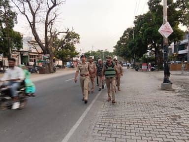 #SaharanpurPolice
#पैदल_गश्त
➡️जनपद में शान्ति व सुरक्षा व्यवस्था सुदृढ़ करने हेतु सहारनपुर पुलिस की सघन पैदल गश्त ।
...