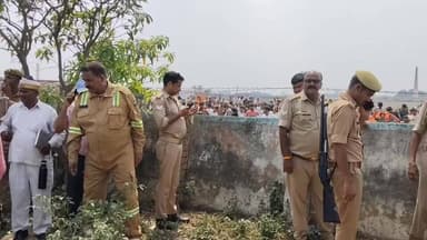 मोबाइल टावर पर चढ़ी अज्ञात महिला, घंटों चला हाई वोल्टेज ड्रामा
बस्ती: वाल्टरगंज थाना क्षेत्र के पड़िया चौराहे पर मंगवार...