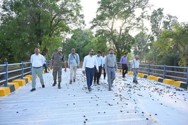 सुदूर वनांचल क्षेत्रों में विकास कार्यों को मिल रही नई गति 🚧🌉
कलेक्टर श्री निलेशकुमार महादेव क्षीरसागर एवं जिला पंचायत ...