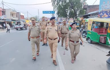 👉 अपर पुलिस अधीक्षक पश्चिमी श्री बृजनन्दन राय के निर्देशन में क्षेत्राधिकारी सदर श्रीमती करिश्मा गुप्ता एवं थाना प्रभारी...