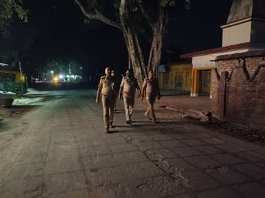 जनपद में सुरक्षा व्यवस्था सुदृढ़ बनाये रखने के दृष्टिगत अपर पुलिस अधीक्षक मऊ श्री अनूप कुमार द्वारा क्षेत्राधिकारी मुहम्...