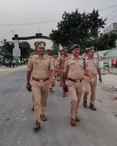 जनपद कुशीनगर में शान्ति/सुरक्षा एवं कानून व्यवस्था को सुदृढ़ बनाये रखने हेतु क्षेत्राधिकारी खड्डा श्री वीरेन्द्र कुमार स...