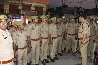#SSPMRT के आदेश के अनुपालन में जनपद में कानून एवं शांति व्यवस्था बनाए रखने के दृष्टिगत पुलिस अधीक्षक नगर द्वारा थाना प्...