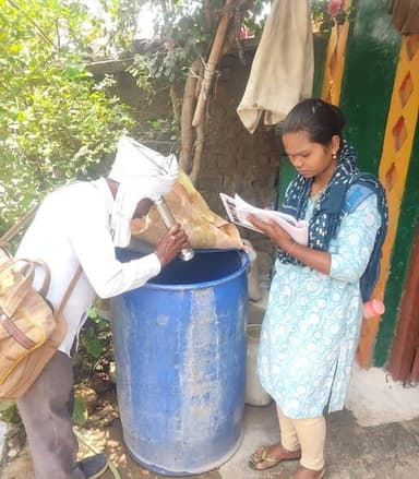 डेंगू की रोकथाम व नियंत्रण के लिये शहरी क्षेत्र छिंदवाड़ा के वार्ड क्रमांक-20 पंडित दीनदयाल वार्ड में 2 दलों द्वारा 143 ...