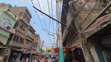 सुभाष पार्क के पास झूलता बिजली तार बना खतरा, लोगों में दशहत
#electricity #bhagalpur #BiharNews