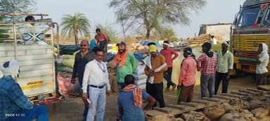 नायब तहसीलदार ने किया हिरदेनगर गेहूं उपार्जन केंद्र का औचक निरीक्षण
कलेक्टर श्री राहुल नामदेव धोटे के निर्देशानुसार जि...