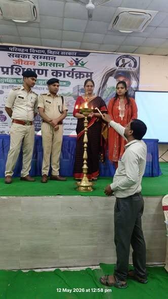 सरकारी, गैर सरकारी बस चालकों, ट्रक, ऐग्रीगेटर टैक्सी, ऑटो तथा पुलिस वाहन चालकों के प्रशिक्षण कार्यक्रम का आयोजन जिला परि...