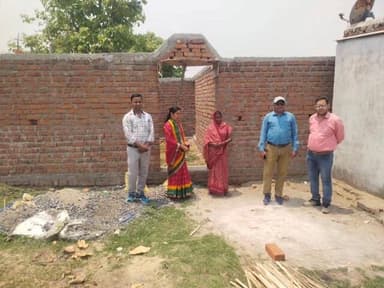 *दारू प्रखंड अंतर्गत मेढ़कुरी पंचायत में मंगलवार को प्रखंड विकास पदाधिकारी हारून रशीद ने विभिन्न सरकारी योजनाओं का स्थली...