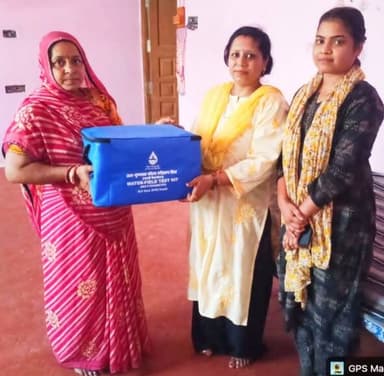 स्कूल एवं आंगनवाड़ियों में पेयजल परीक्षण के लिए किट वितरित की जा रही है
---
जल गंगा संवर्धन अभियान के अंतर्गत जिले के स्क...