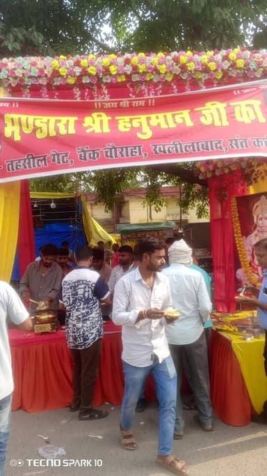 बड़े मंगलवार पर बैंक चौराहा स्थित तहसील गेट पर लगा भव्य भंडारा, हजारों श्रद्धालुओं ने ग्रहण किया प्रसाद
खलीलाबाद, संतकब...