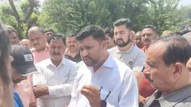 पालमपुर ।। News123 ।। रिपोर्ट ।। अतुल वर्मा ।। बिजली बोर्ड में बढ़ते हादसों पर कर्मचारी यूनियन भड़की, मोहन लाल हादसे की ...