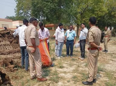 #Ghazipur जनपद के विभिन्न राजस्व गांवों में अवैध कब्जों के विरुद्ध चलाए जा रहे अभियान के अंतर्गत प्रशासनिक टीमों द्वारा ...