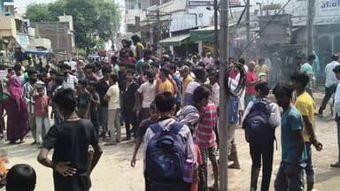 सीतामढ़ी में 10 साल की बच्ची के साथ हुआ बलात्कार समय पर पुलिस नहीं पहुंचा तो हुआ हंगामा गोमती के पास हुआ हम बताओ हंगामा