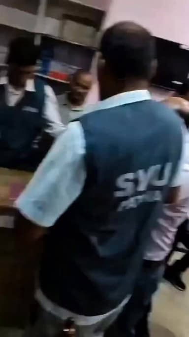 रोहतास जिले के सासाराम लालगंज से अंचल कार्यालय के अमीन को निगरानी टीम ने पकड़ा,निगरानी की टीम ने अंचल अमीन को जड़ा थप्पड...