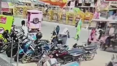 गोंडा: स्टाइल शोरूम के बाहर खड़ी मोटरसाइकिल को अज्ञात चोर ने चुराया, पूरी घटना CCTV कैमरे में कैद