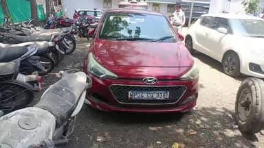 कार से करते अबैध शराब का कारोबार