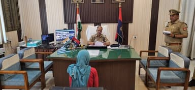 #Chitrakoot
#SPCkt अरुण कुमार सिंह द्वारा पुलिस कार्यालय में की गयी जनसुनवाई, शिकायतों के त्वरित निस्तारण हेतु सम्बन्धि...