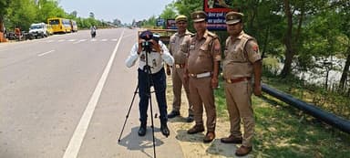 थाना #कोतवाली क्षेत्रान्तर्गत NH-730 स्थित ITM चौकी के पास ZFD कार्यक्रम के तहत यातायात पुलिस एवं क्रिटिकल कॉरिडोर टीम द...