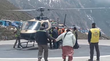 केदारनाथ में बीमार श्रद्धालु का हेलीकॉप्टर से एयरलिफ्ट!!
केदारनाथ धाम यात्रा के दौरान श्रद्धालुओं की सुरक्षा एवं स्वास्...