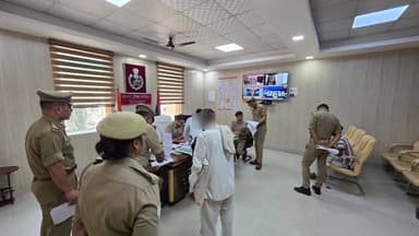 #जनसुनवाई #SSP फिरोजाबाद द्वारा पुलिस कार्यालय में आने वाले फरियादियों की समस्याओं को विस्तारपूर्वक सुनकर उनकी समस्याओं ...