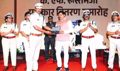 अलीराजपुर: जोबट थाना प्रभारी विजय वास्कले को ‘रुस्तम जी अवार्ड’ मिला, सीएम डॉ.मोहन यादव ने भोपाल में किया सम्मानित