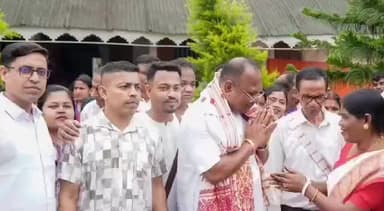 নগাঁও: চাপৰমুখত পৰম প্ৰেমময় শ্ৰীশ্ৰী ঠাকুৰ অনুকূলচন্দ্ৰৰ সৎসঙ্গ কেন্দ্ৰৰ নতুন ভিত্তি প্ৰস্তৰ স্থাপন অনুষ্ঠানত উপস্থিত বিধায়ক