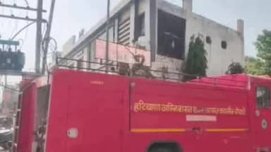 भिवानी: रोहतक गेट स्थित रेस्टोरेंट में लगी आग, मौके पर पहुंची दमकल गाड़ियां