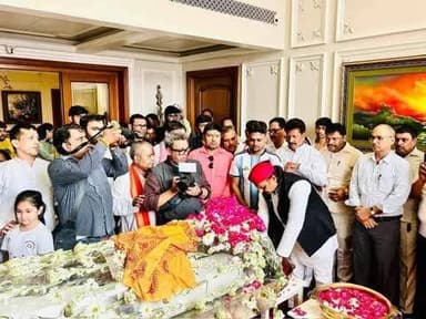 उत्तर प्रदेश के पूर्व मुख्यमंत्री, 'पद्म विभूषण', स्वर्गीय मुलायम सिंह यादव जी के पुत्र एवं उत्तर प्रदेश राज्य महिला आयोग की उपाध्यक्ष श्रीमती अपर्णा यादव जी के पति श्री प्रतीक यादव जी का आकस्मिक निधन अत्यंत दुःखद है। विनम्र श्रद्धांजलि।
म