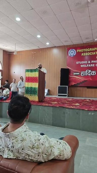 सिरसा फोटोग्राफर वेलफेयर एसोसिएशन सिरसा द्वारा स्नेह मिलन वह प्रतिभा सम्मान समारोह आयोजित किया गया लाइव तस्वीर
