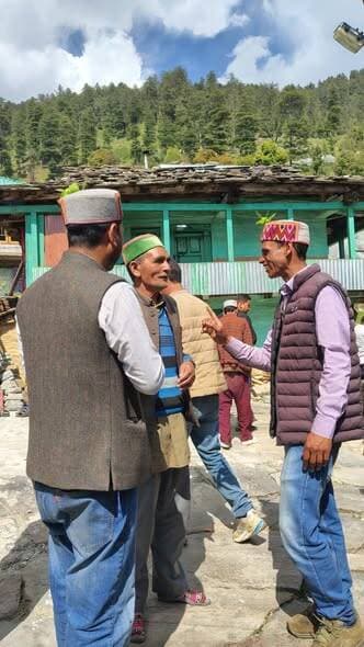 आज Dr. Sunil Kumar जी ने ग्राम पंचायत देऊठी के गांव डींग, डहवी और कुटवा का दौरा किया।
इस दौरान ग्रामीणों से मुलाकात कर उ...