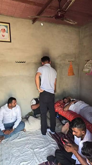 भाटी पड़े बीमार लगी लू सरकार से मजदूरों के न्याय के लिए दस दिन से धरने पर