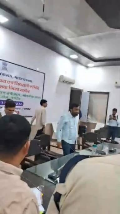 बिना सरकार के #नागौर सांसद हनुमान बेनीवाल अधिकारियों में मजबूत पकड़ दिखा रहे!!😢😊☺️ दिशा की बैठक में कलेक्टर, एसपी भी मौजू...