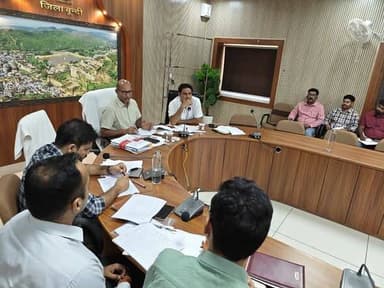 राजस्व मामलों में लापरवाही बर्दाश्त नहीं, उपखंड अधिकारी नियमित करें सुनवाई- जिला कलक्टर
जिला कलक्टर ने ली राजस्व अधिका...