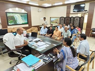 मिशन वात्सल्य योजना की त्रैमासिक बैठक हुई संपन्न
बूंदी, 13 मई। जिला कलक्टर हरफूल सिंह यादव की अध्यक्षता में मिशन वात्सल...