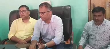 पुपरी: चोरौत प्रखंड सह अंचल कार्यालय में प्रखंड स्तरीय समीक्षात्मक बैठक आयोजित
