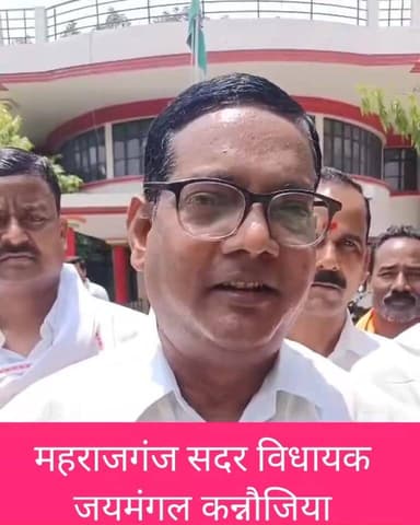 #महराजगंज सदर विधायक जय मंगल कन्नौजिया #ई_रिक्शा से जिला मुख्यालय पहुंचे,ऊर्जा संरक्षण और वैश्विक तेल संकट पर दिया जागरू...